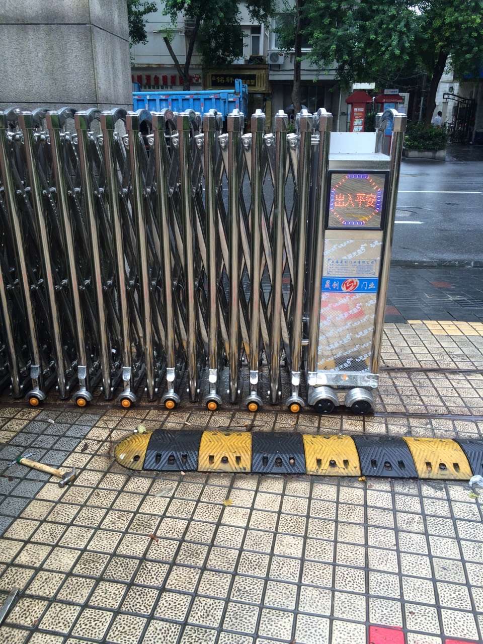 上海市打浦路中辉新苑电动伸缩门安装已完成!